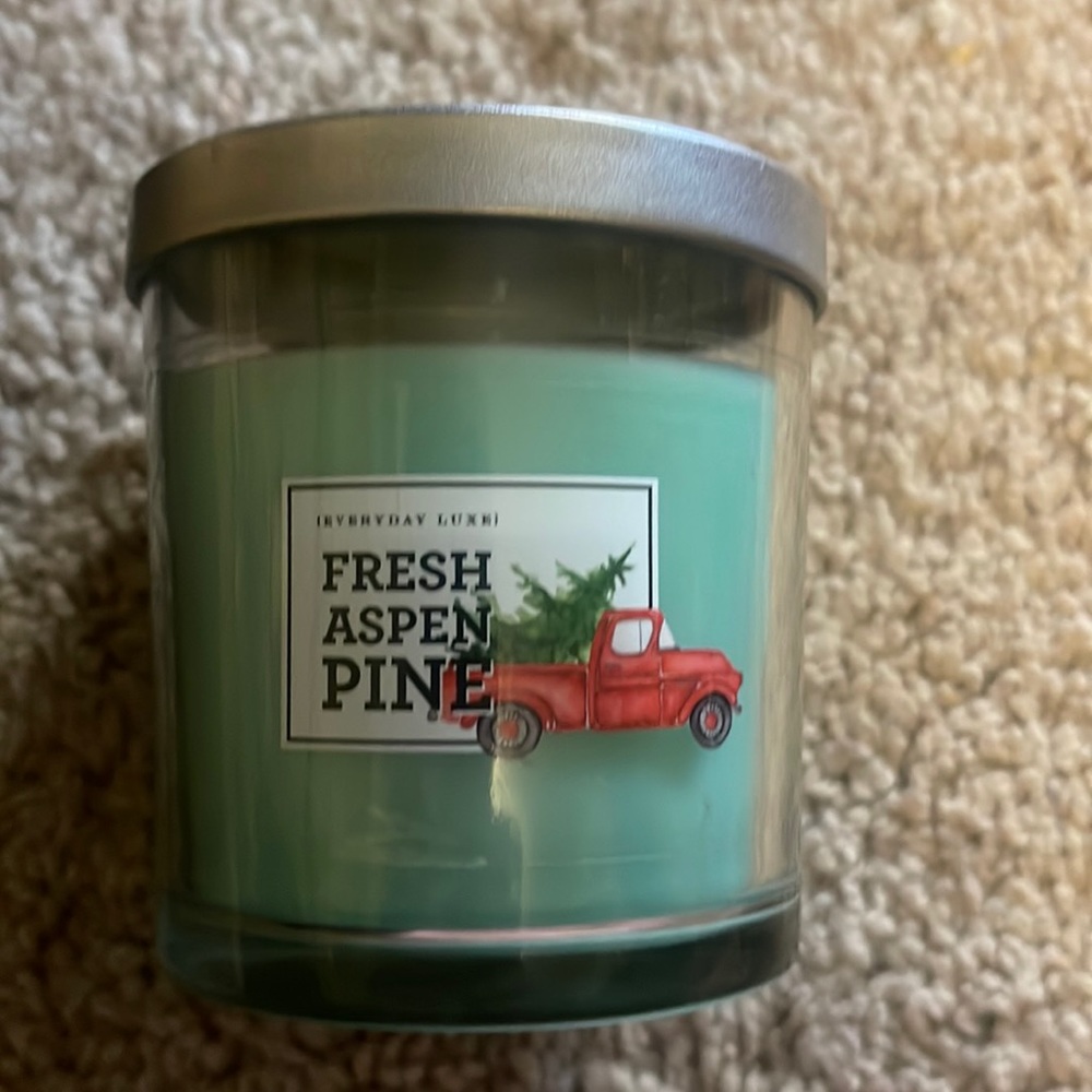 BRAND NEW FRESH ASPEN PINE CANDLE
